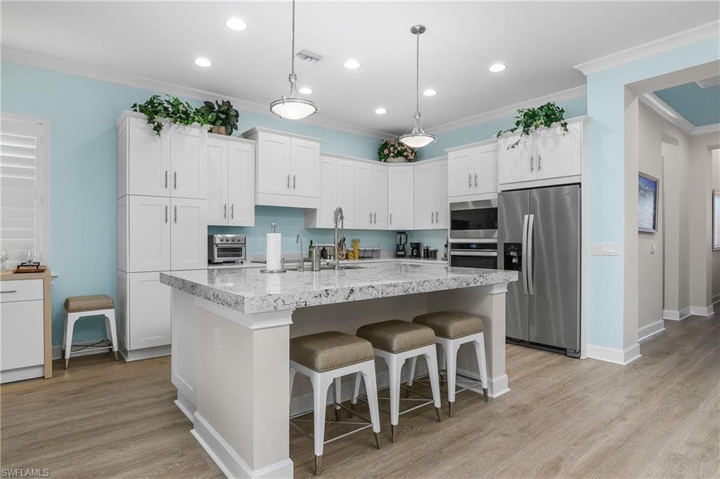 6303 Antigua Way, Naples, FL 34113-17