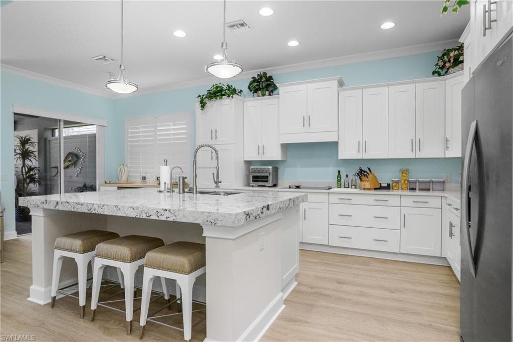 6303 Antigua Way, Naples, FL 34113-18