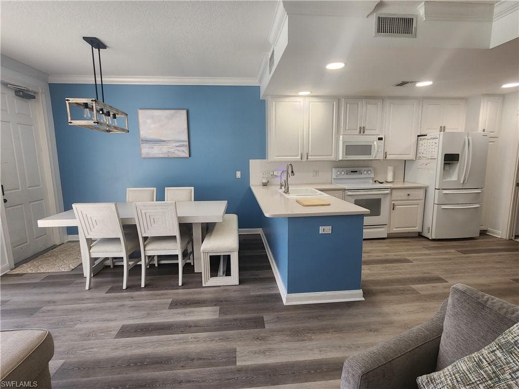 3502 Zanzibar Way, Naples, FL 34119-20