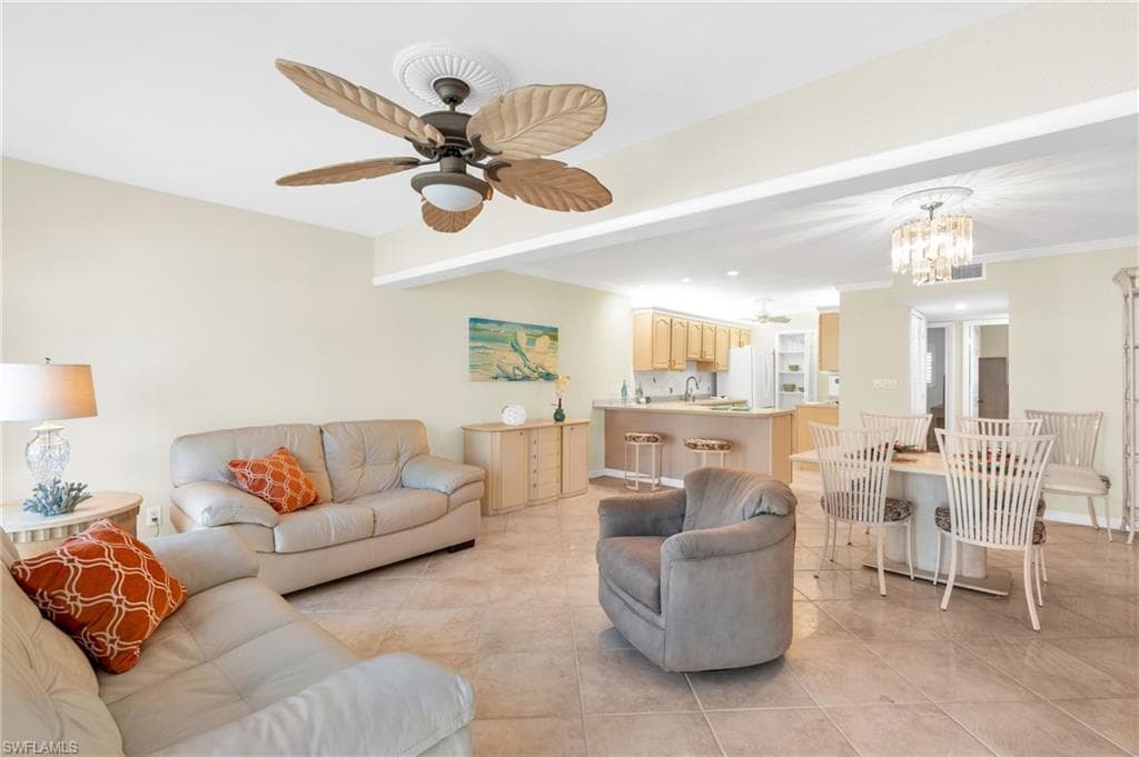 2100 Gulf Shore Blvd N 206, Naples, FL 34102-9