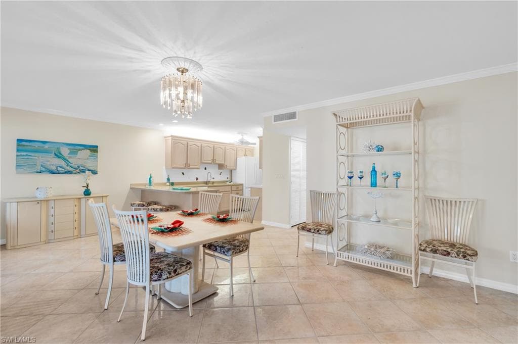 2100 Gulf Shore Blvd N 206, Naples, FL 34102-10