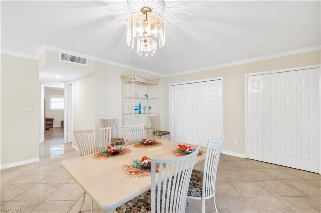 2100 Gulf Shore Blvd N 206, Naples, FL 34102-12