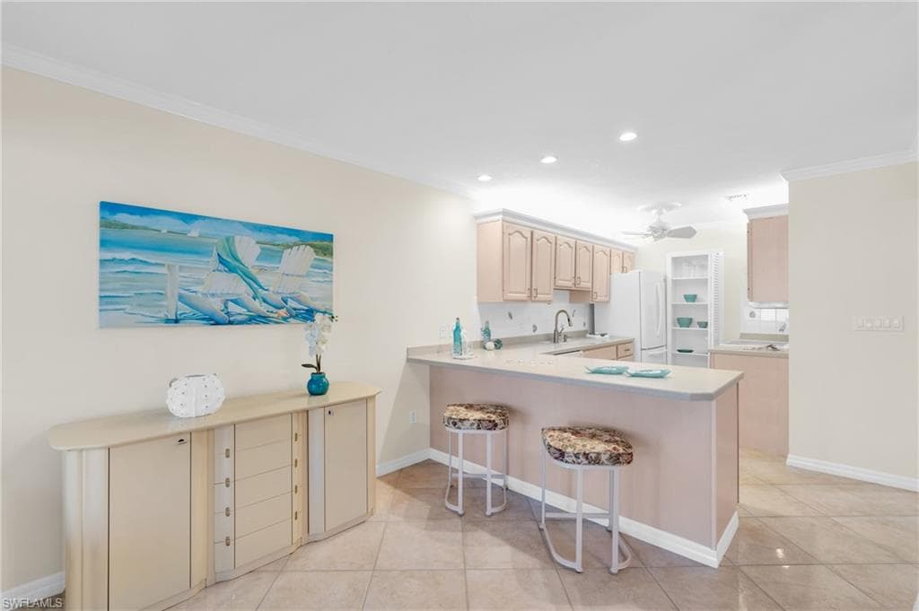 2100 Gulf Shore Blvd N 206, Naples, FL 34102-13