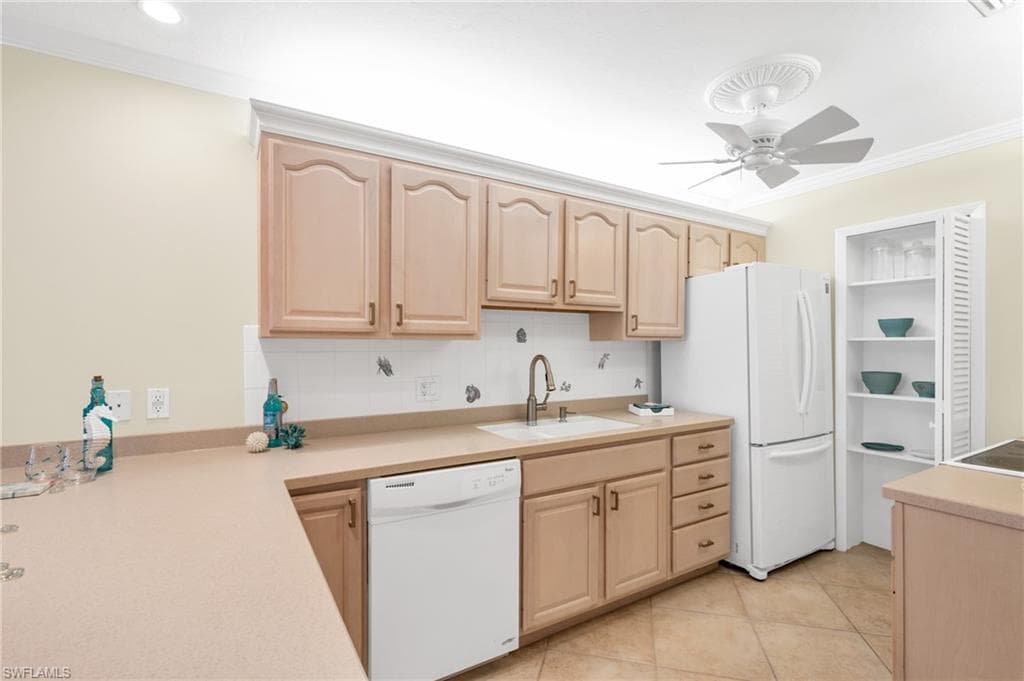 2100 Gulf Shore Blvd N 206, Naples, FL 34102-14