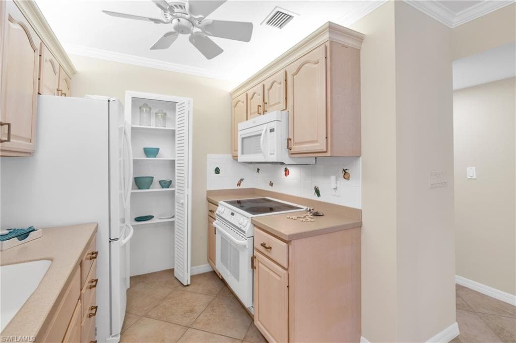2100 Gulf Shore Blvd N 206, Naples, FL 34102-15
