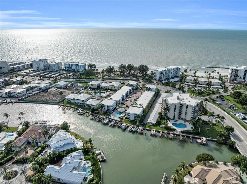2100 Gulf Shore Blvd N 206, Naples, FL 34102-2