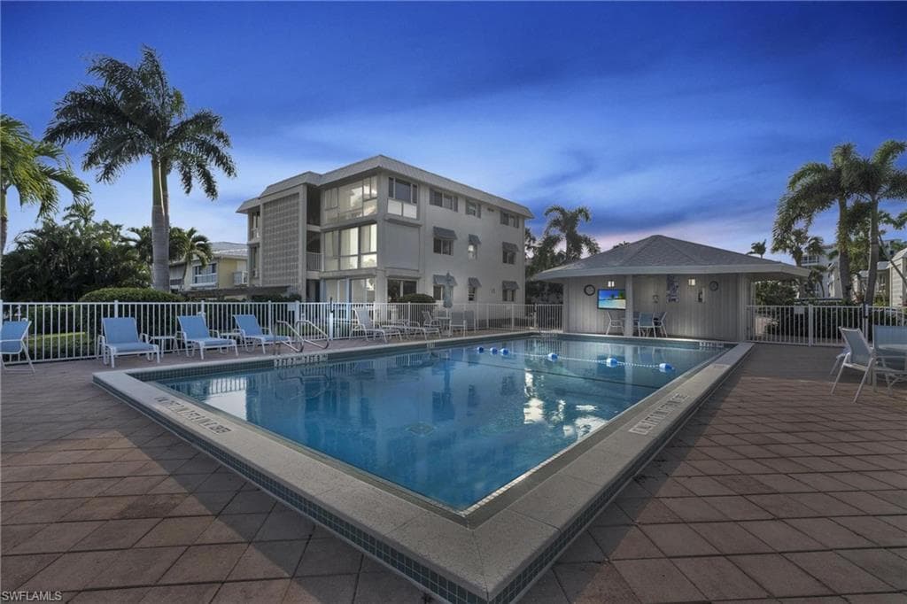 2100 Gulf Shore Blvd N 206, Naples, FL 34102-5