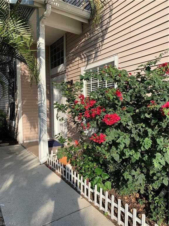 131 Bristol Ln C-16, Naples, FL 34112-2