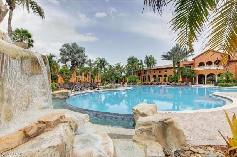 9137 Chula Vista St 12602, Naples, FL 34113-21