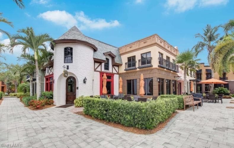 9137 Chula Vista St 12602, Naples, FL 34113-26