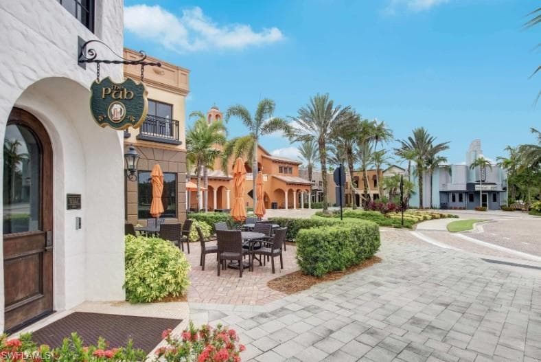 9137 Chula Vista St 12602, Naples, FL 34113-27