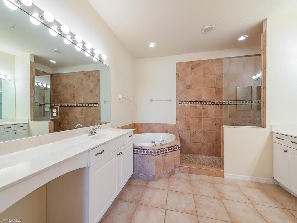 12854 Carrington Cir 203, Naples, FL 34105-9