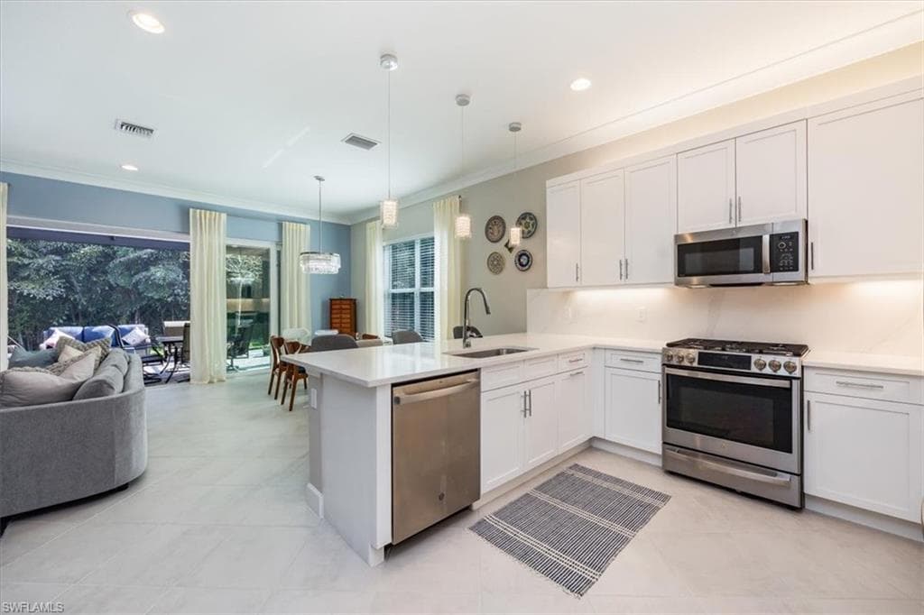 11421 Jacaranda Dr, Naples, FL 34120-6