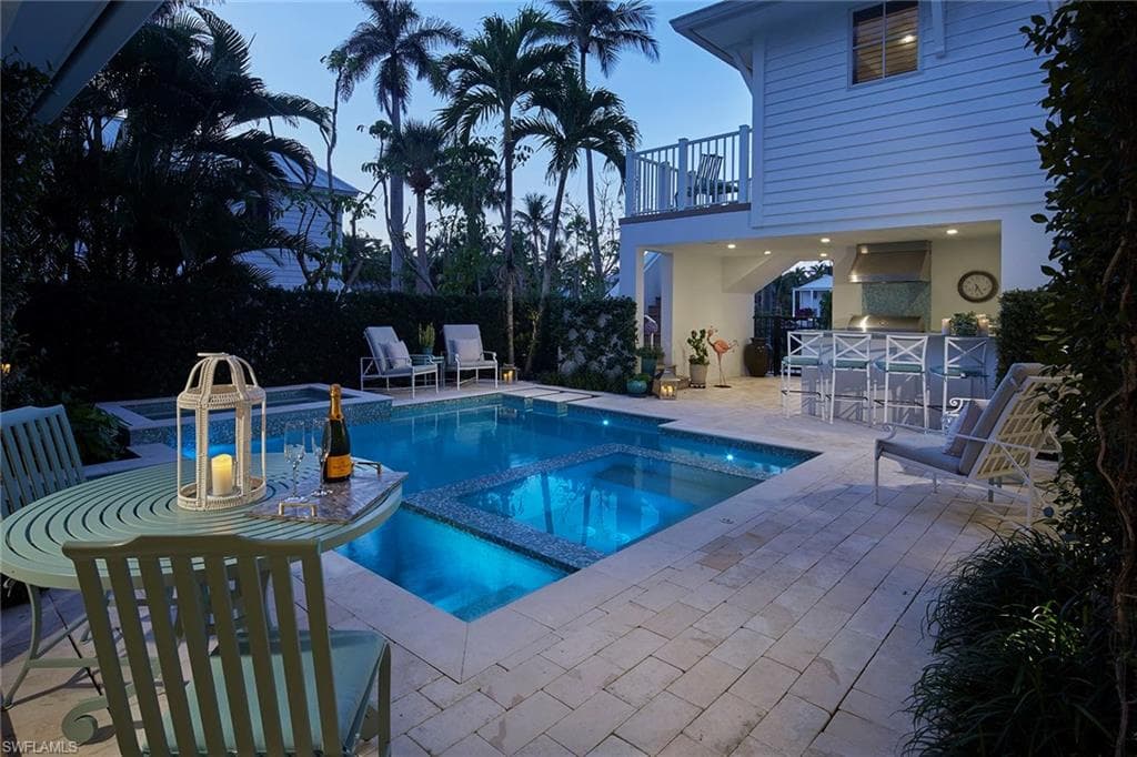 231 11th Ave S, Naples, FL 34102-19