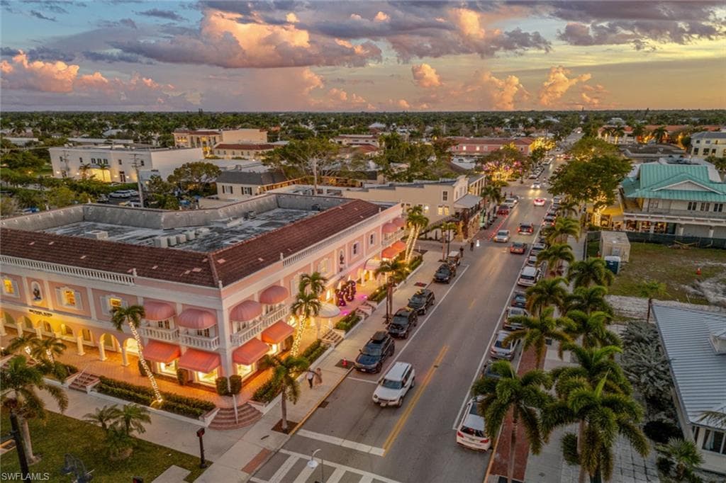 231 11th Ave S, Naples, FL 34102-27