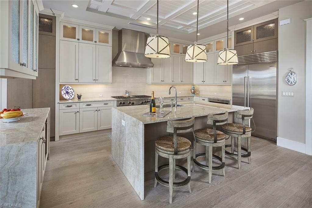 231 11th Ave S, Naples, FL 34102-4