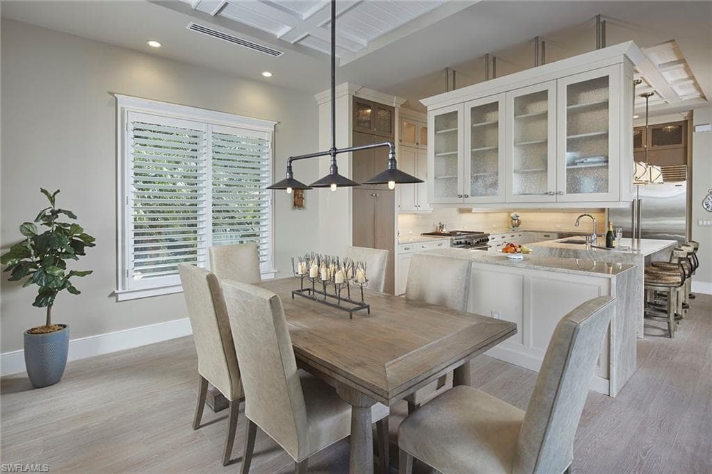 231 11th Ave S, Naples, FL 34102-5