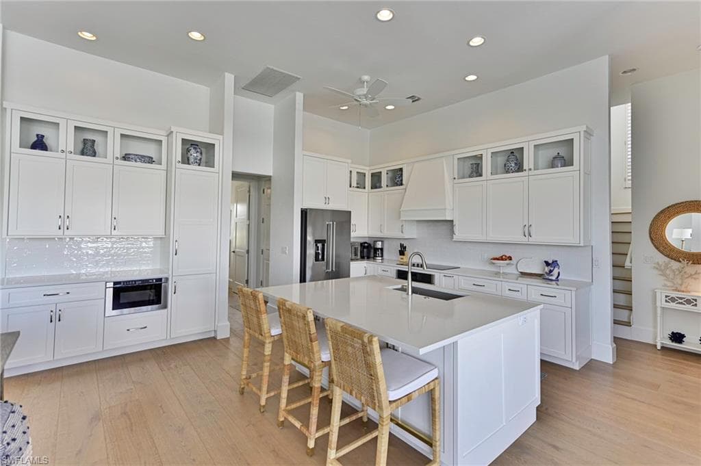 271 Bayview Ave, Naples, FL 34108-9