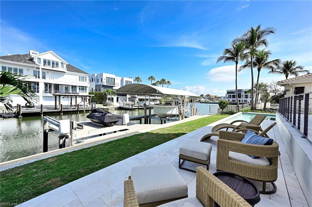 271 Bayview Ave, Naples, FL 34108-17