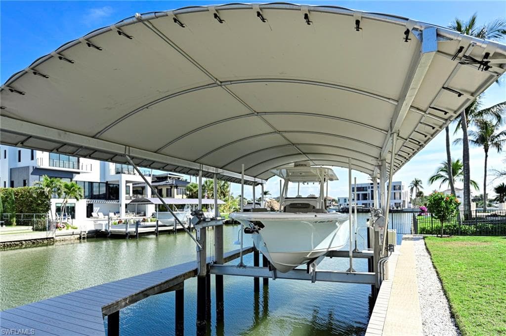271 Bayview Ave, Naples, FL 34108-18