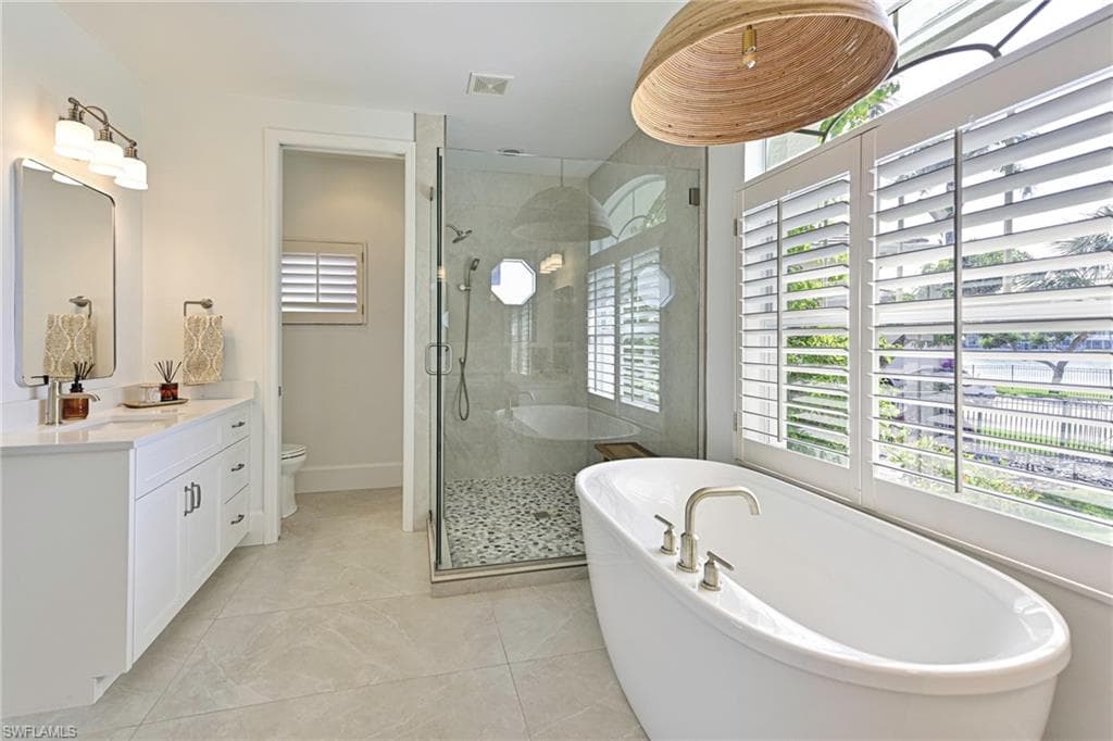271 Bayview Ave, Naples, FL 34108-20