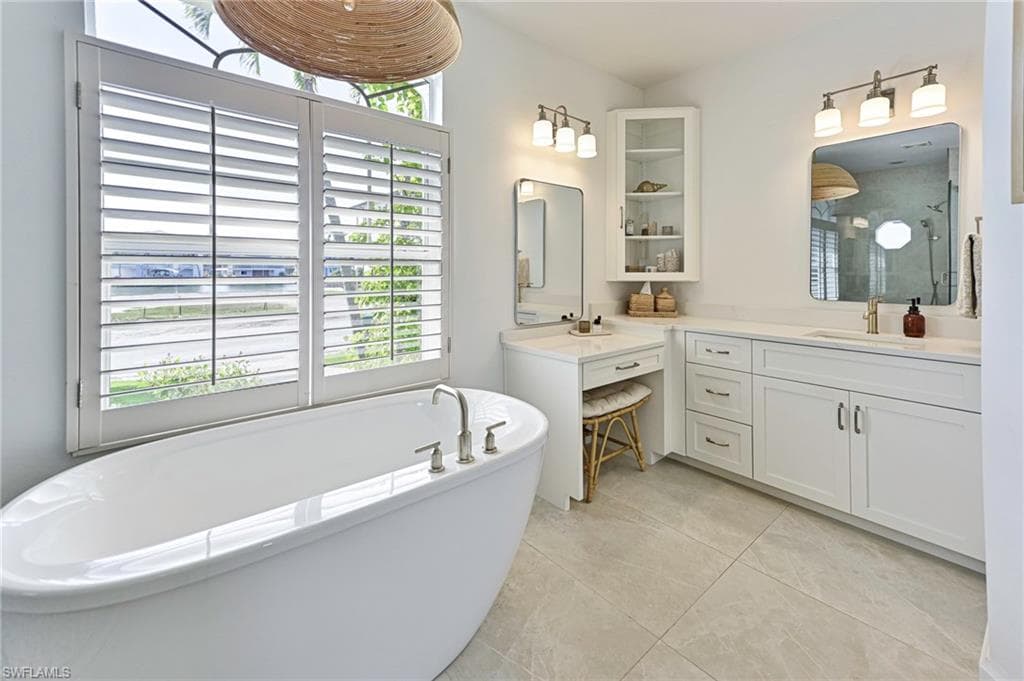 271 Bayview Ave, Naples, FL 34108-21