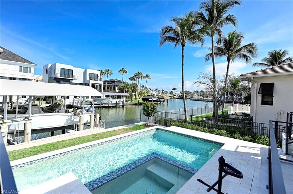271 Bayview Ave, Naples, FL 34108-3