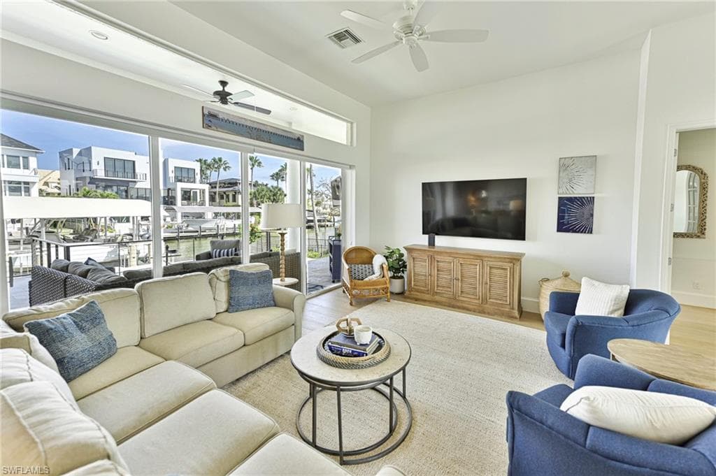 271 Bayview Ave, Naples, FL 34108-5