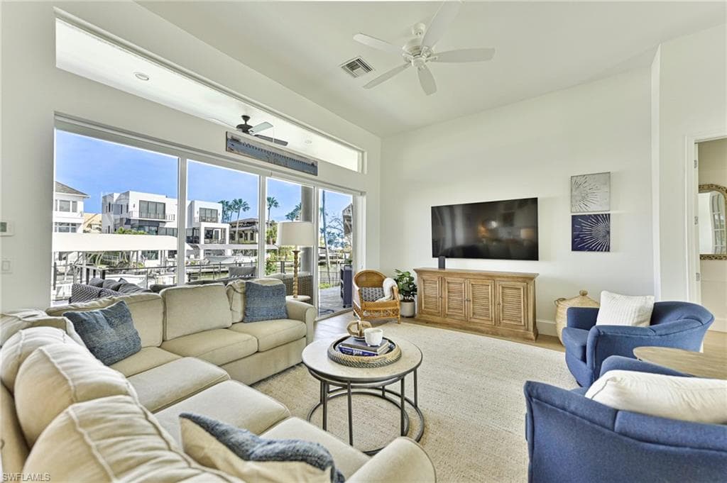 271 Bayview Ave, Naples, FL 34108-6