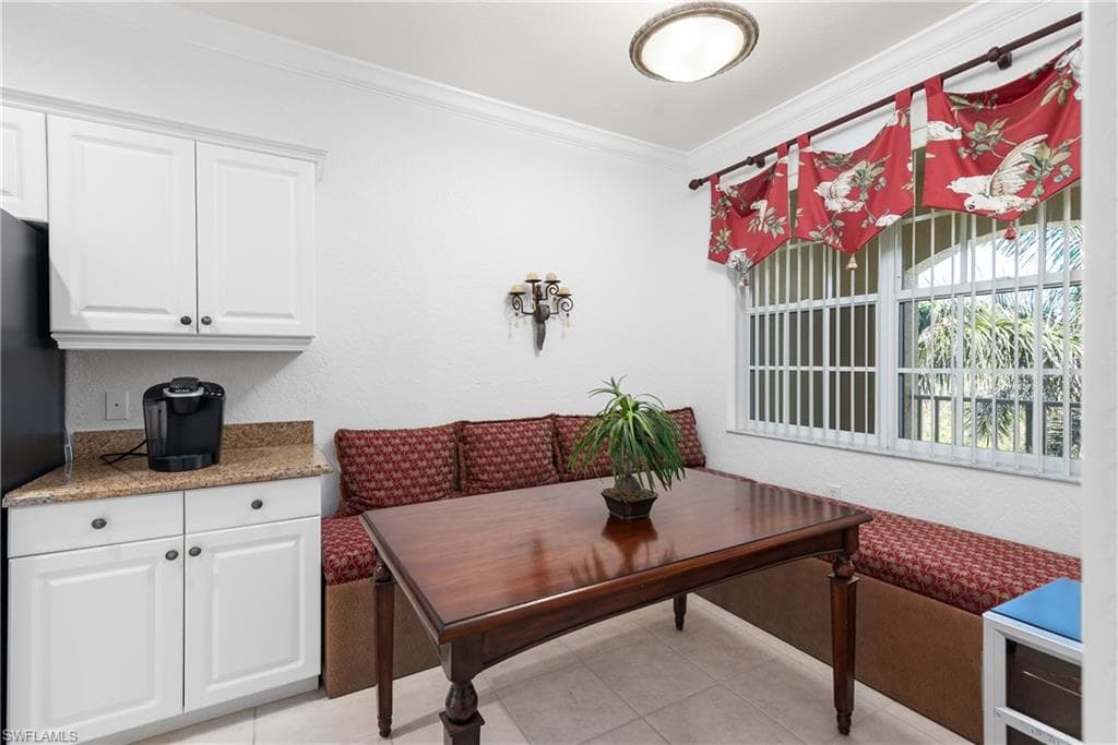 4844 Hampshire Ct 305, Naples, FL 34112-14