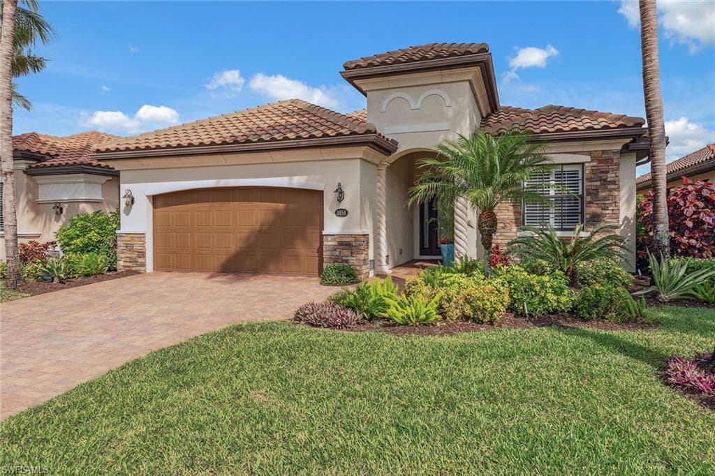 3058 Aviamar Cir, Naples, FL 34114-1