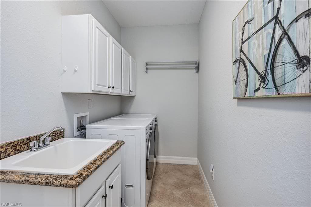 3058 Aviamar Cir, Naples, FL 34114-19