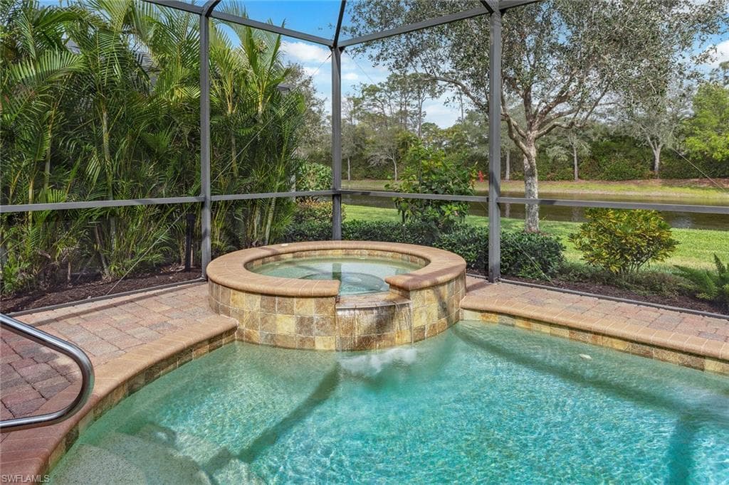 3058 Aviamar Cir, Naples, FL 34114-25