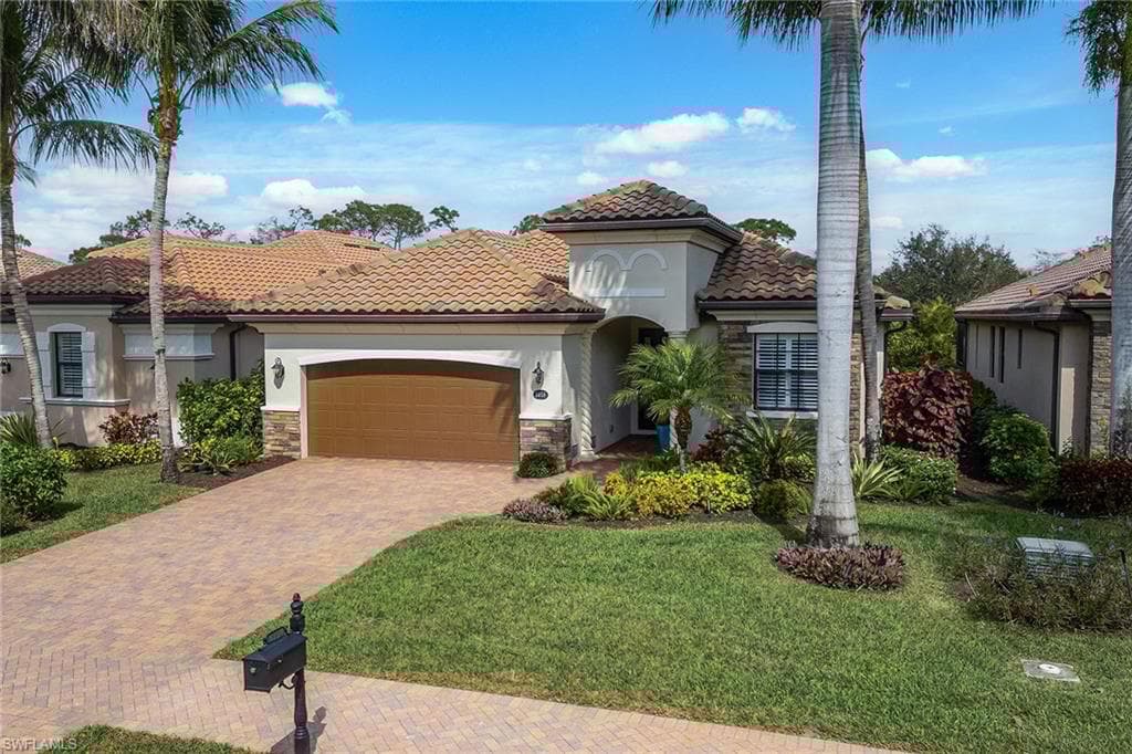 3058 Aviamar Cir, Naples, FL 34114-28