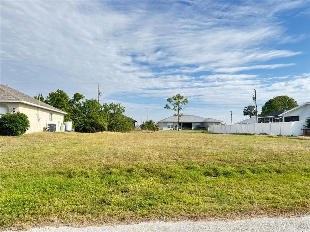 937 5th Pl, Cape Coral, FL 33993-3