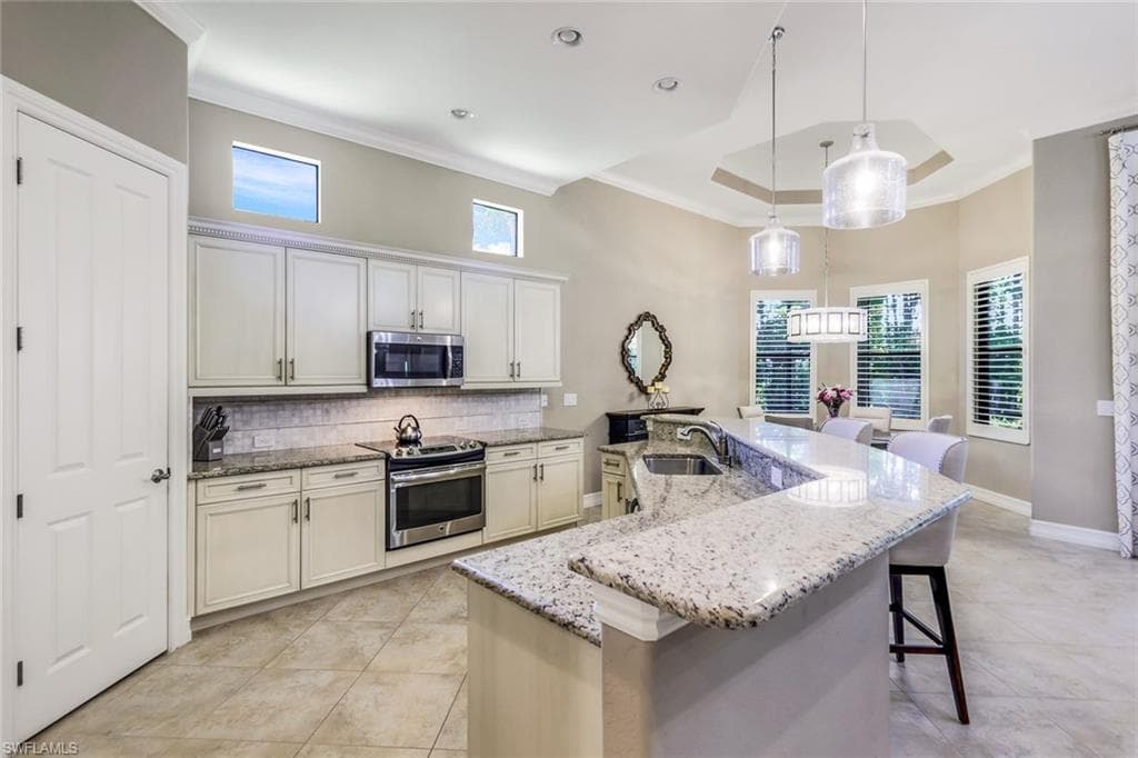 7291 Acorn Way, Naples, FL 34119-9