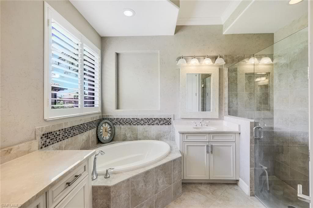 7291 Acorn Way, Naples, FL 34119-15