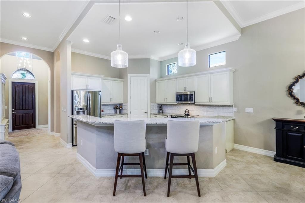 7291 Acorn Way, Naples, FL 34119-8