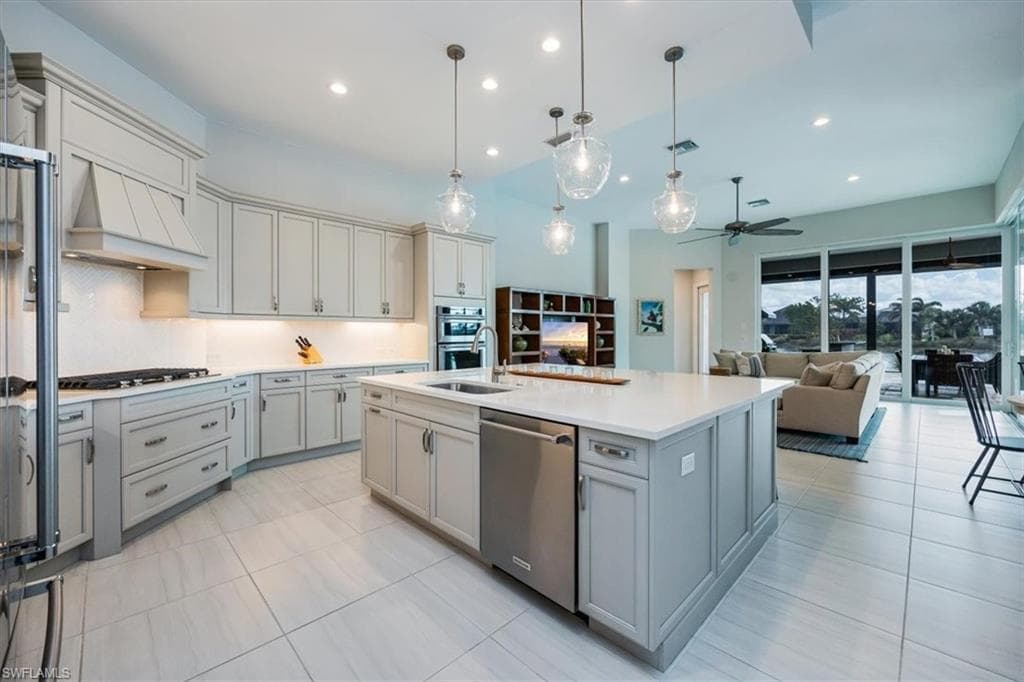 6258 Lightbourn Way, Naples, FL 34113-4