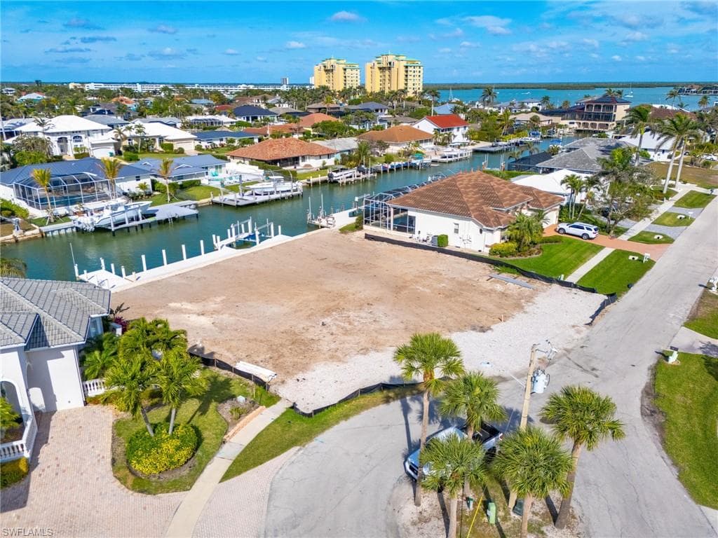 818 Elm Ct, Marco Island, FL 34145-5