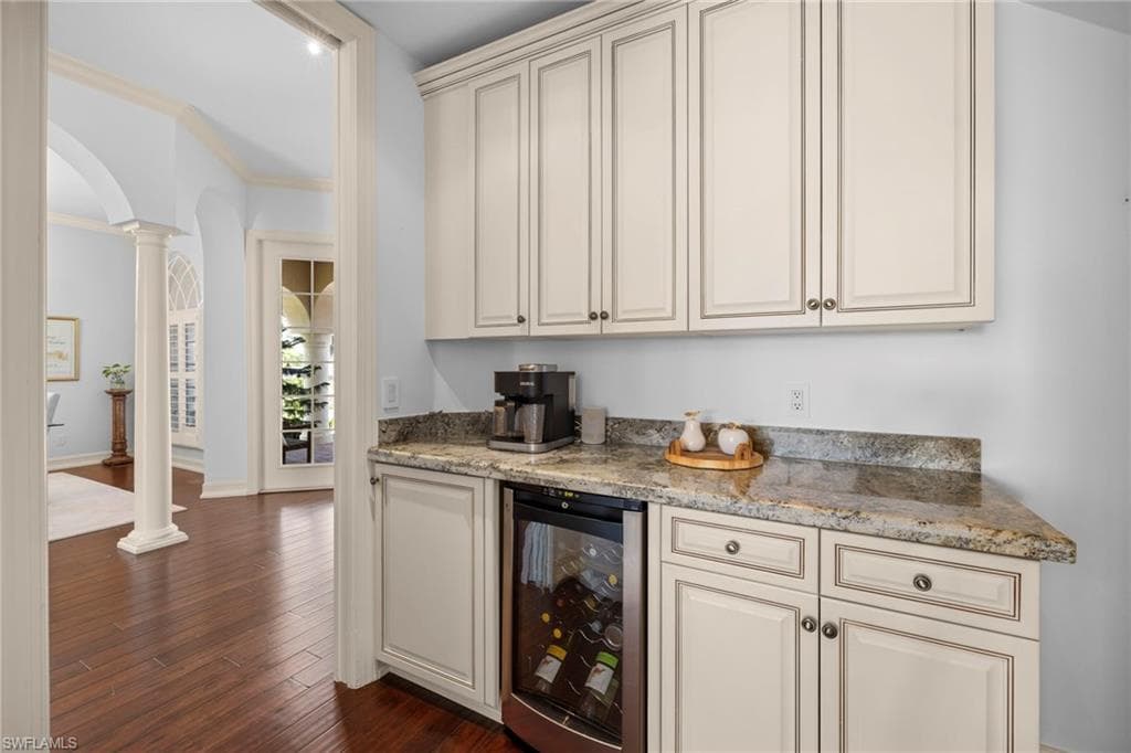 4840 Boulevard Ct, Naples, FL 34103-9