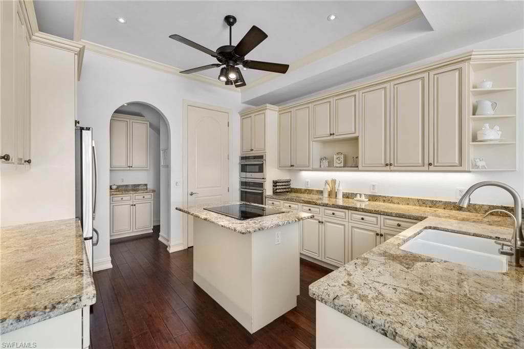 4840 Boulevard Ct, Naples, FL 34103-12