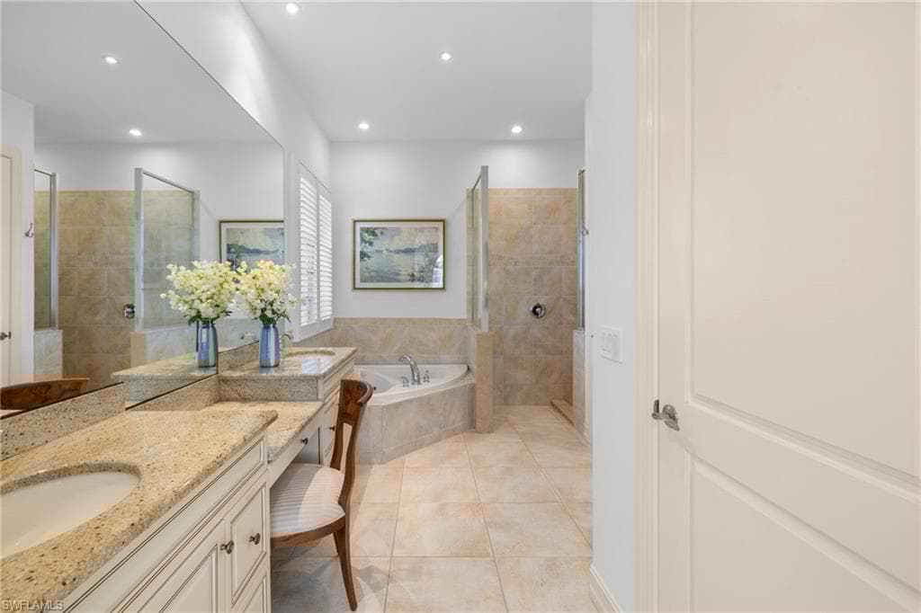 4840 Boulevard Ct, Naples, FL 34103-19