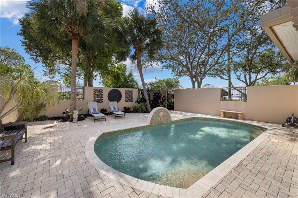 4840 Boulevard Ct, Naples, FL 34103-31