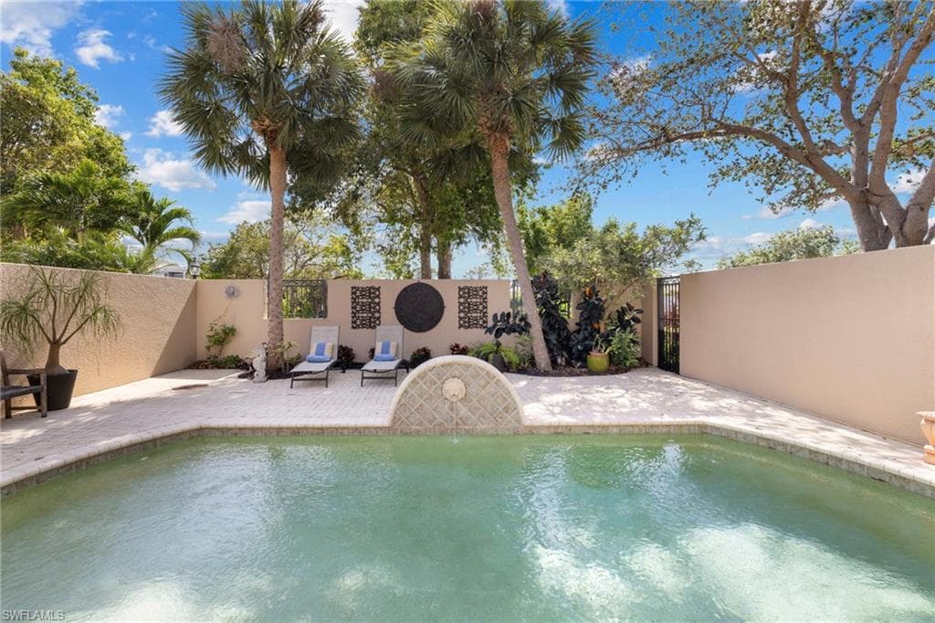 4840 Boulevard Ct, Naples, FL 34103-32