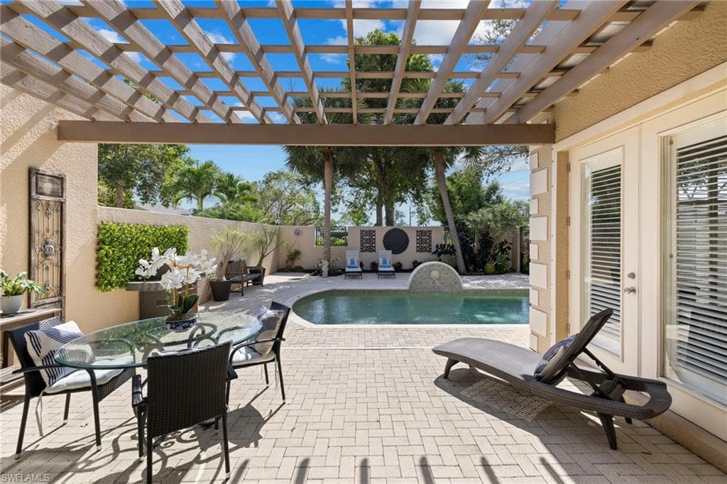 4840 Boulevard Ct, Naples, FL 34103-3
