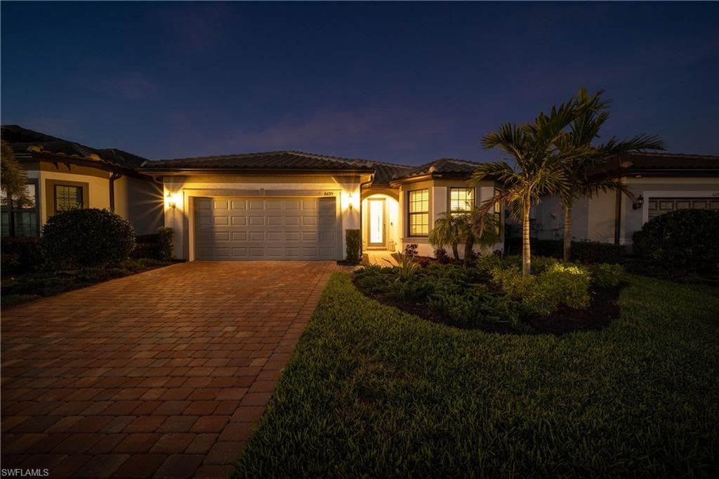 6699 Pennyroyal Dr, Naples, FL 34114-1