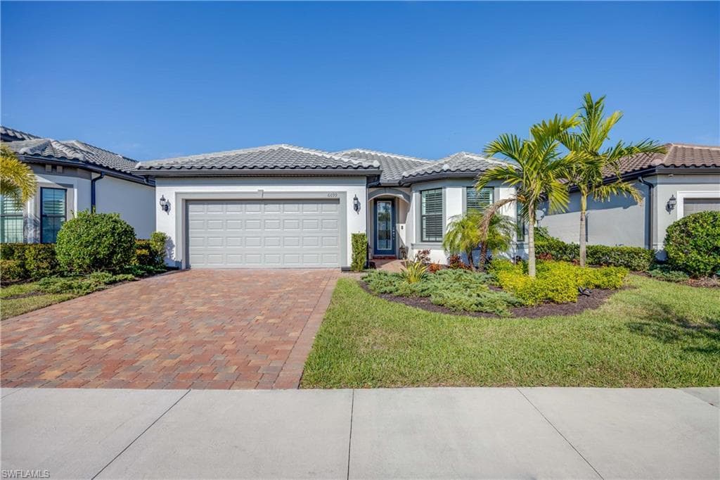 6699 Pennyroyal Dr, Naples, FL 34114-2