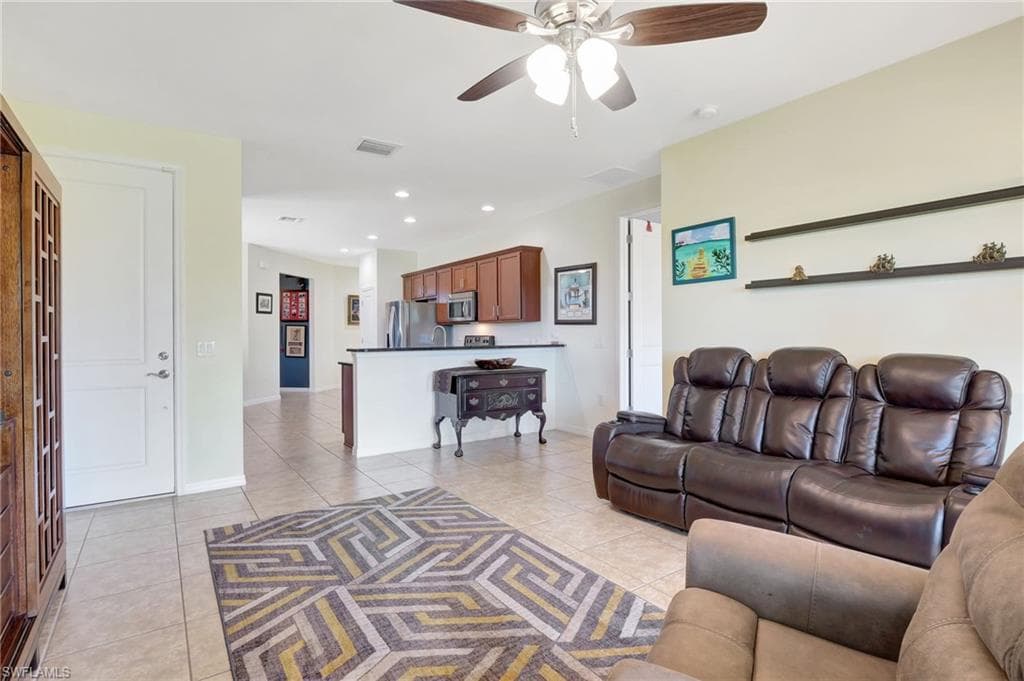 1570 Oceania Dr S, Naples, FL 34113-10