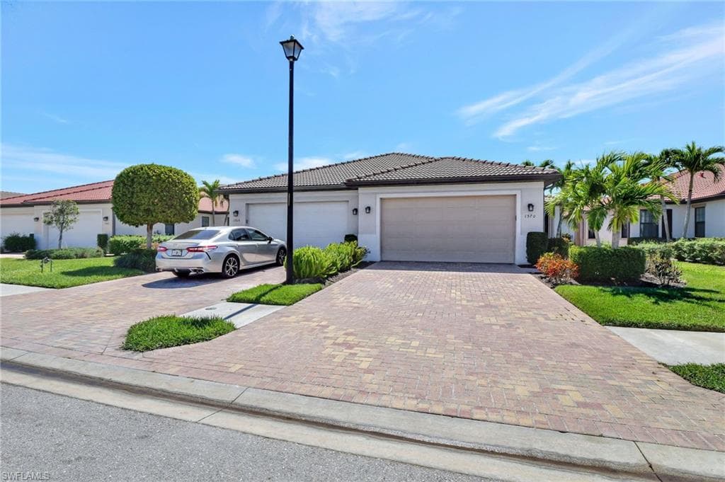1570 Oceania Dr S, Naples, FL 34113-38